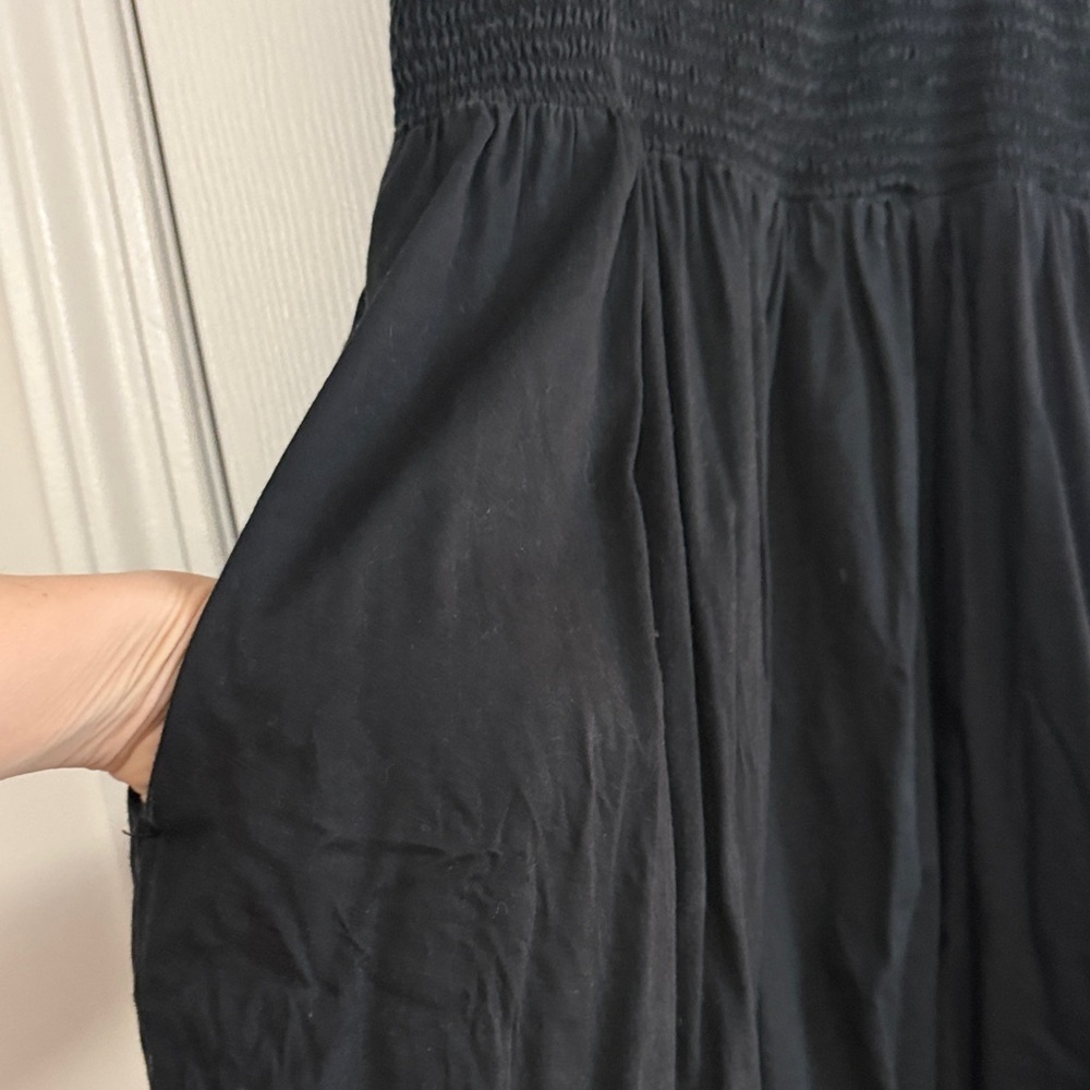 Black Sleeveless Ruffle dress - Picture 3 of 3